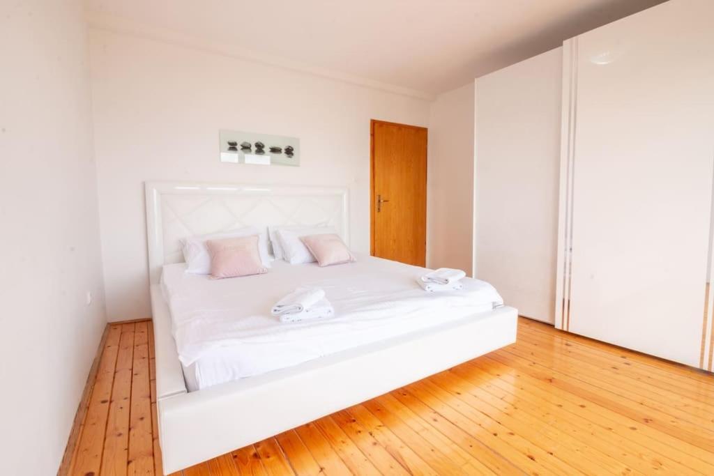 Casa Farmak - 4 Bedroom Lux Apartment With Infinity Pool & Lake View Ohrid Exterior foto