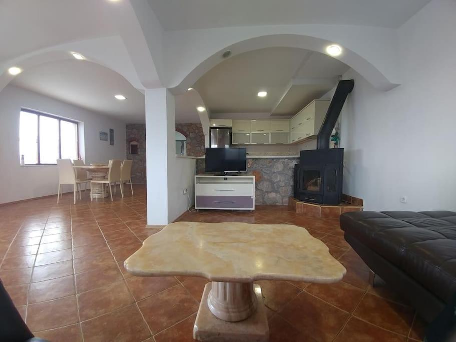 Casa Farmak - 4 Bedroom Lux Apartment With Infinity Pool & Lake View Ohrid Exterior foto