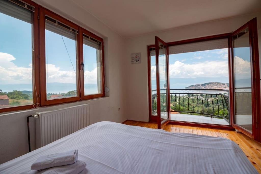 Casa Farmak - 4 Bedroom Lux Apartment With Infinity Pool & Lake View Ohrid Exterior foto